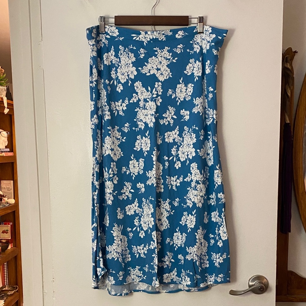 Old Navy Blue and White Floral A-Line Skirt